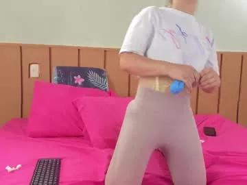 Freechat roussvelvet on Chaturbate