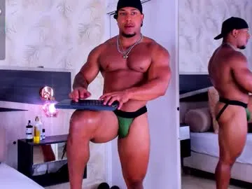 travis_lenox_ on Chaturbate