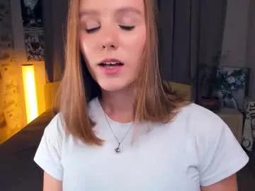Freechat trinahillier on Chaturbate