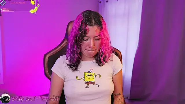 _zephyr_ —  Show my pretty outfit