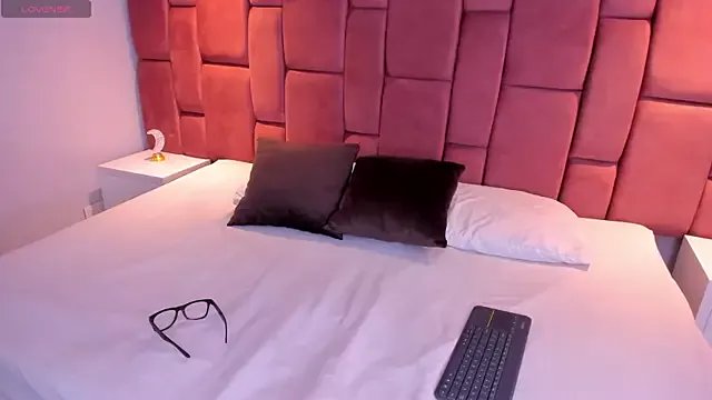 AlannaJonnes on StripChat 