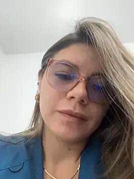 Freechat alicee16 on StripChat