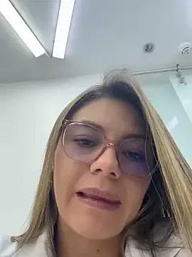 Freechat alicee16 on StripChat