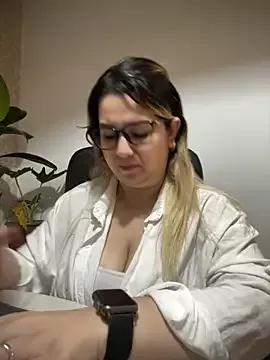 Freechat amooraaamoon on StripChat