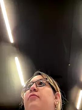 Freechat amooraaamoon on StripChat