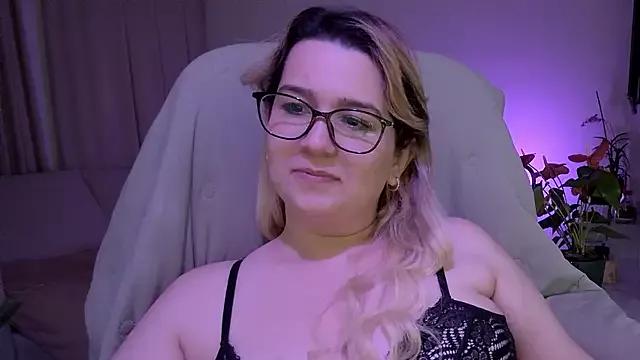 Freechat amooraaamoon on StripChat