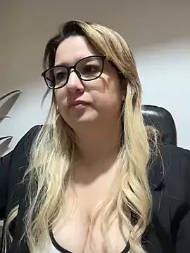 Freechat amooraaamoon on StripChat