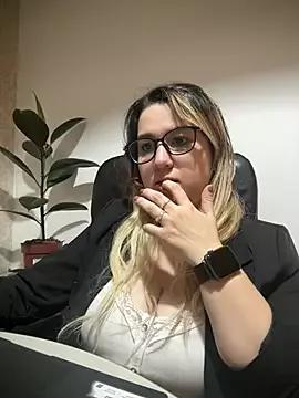 Freechat amooraaamoon on StripChat