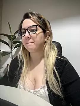 Freechat amooraaamoon on StripChat