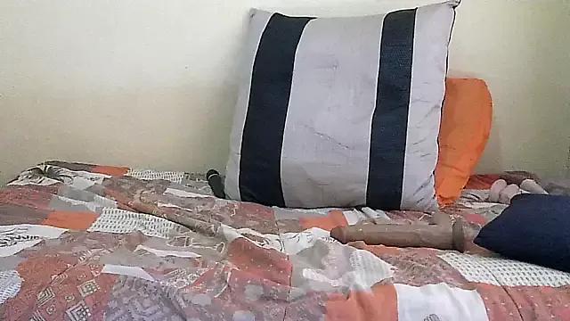 Group AnnabigpussyXO on StripChat