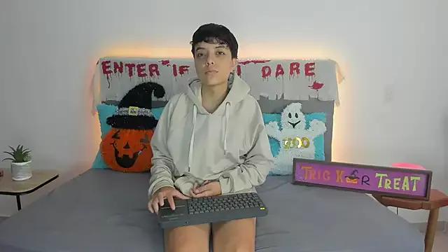 Try Aria_quintero, she wants to masturbate for you aria_quintero from StripChat