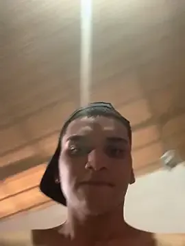 branquinhodelicia — Masturbao no Banheiro 