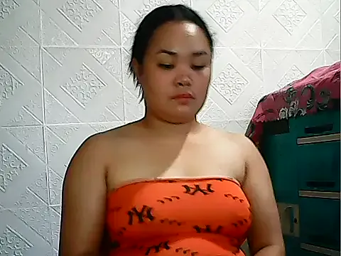 CreamyPussy4uxx on StripChat