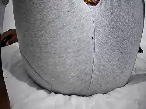 dadys_toy on StripChat