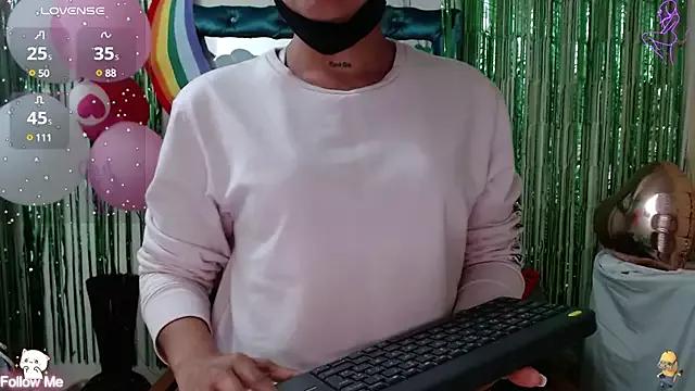 DestinyHills on StripChat 