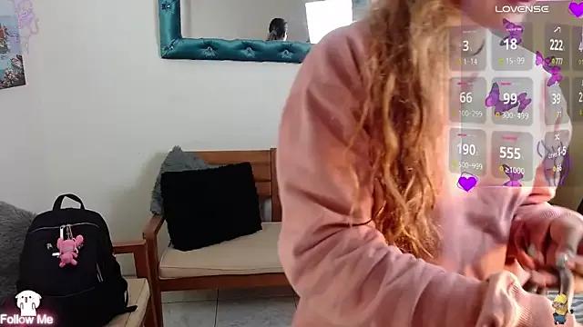 DestinyHills on StripChat 