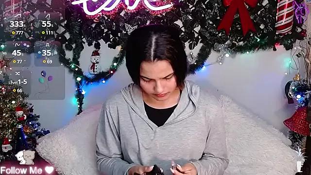 DestinyHills on StripChat 