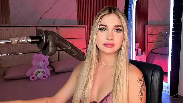 EmiilyHendriixx on StripChat 