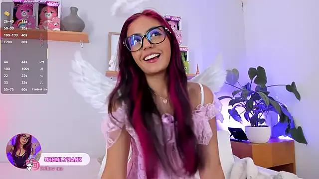 Explore Emily_bank, she wants to masturbate for you emily_bank from StripChat