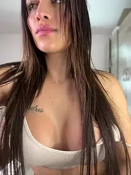 Emmily_19 on StripChat 