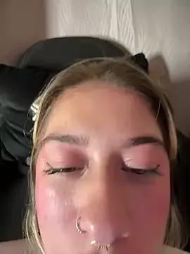 Enyeld_ruru on StripChat 