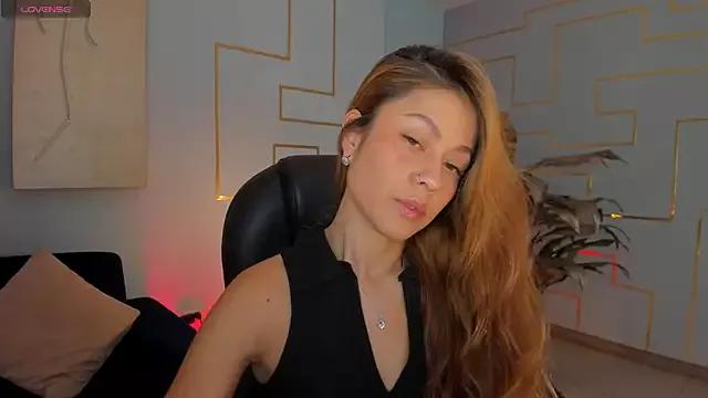 ErikaBenz_ on StripChat 