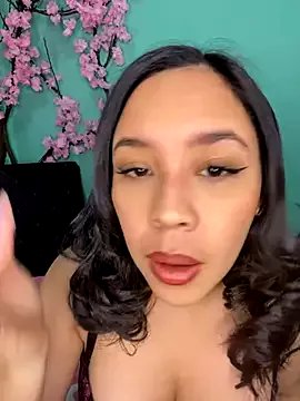 Esmerald_1111 on StripChat 