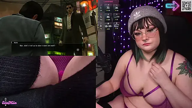 StripChat evamila is Freechat evamila — legs wide open