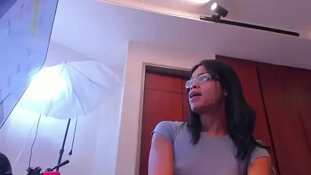 Freechat evelyn_wine on StripChat