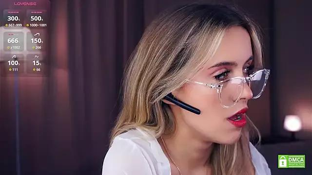 Freechat FannyHewson on StripChat