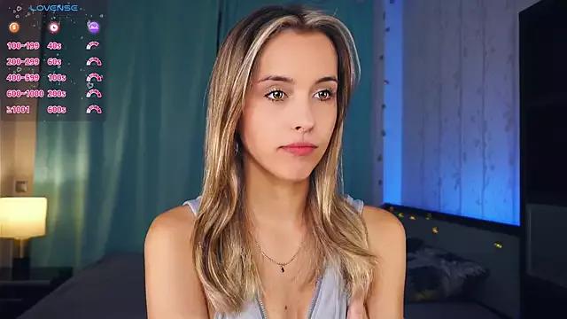 Freechat FannyHewson on StripChat