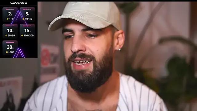 Admire StripChat's HairyRobxxx HairyRobxxx from StripChat