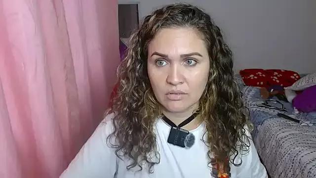 helenca43 on StripChat 