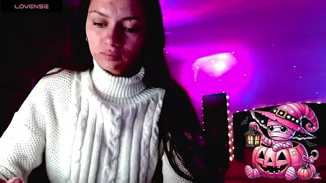 Watch StripChat's Holy_juli holy_juli from StripChat