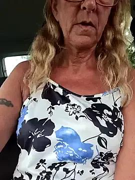 Freechat HotWifeLyn68 on StripChat