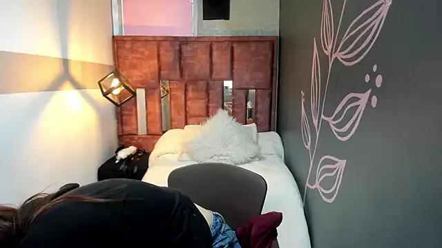 Freechat Isa_Thompson__ on StripChat