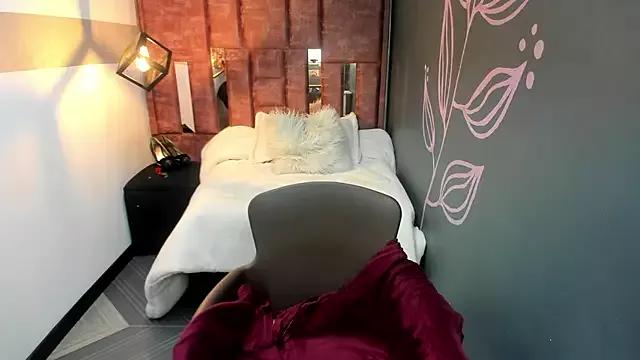 Freechat Isa_Thompson__ on StripChat