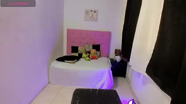 Cute issa_kitty from StripChat issa_kitty from StripChat