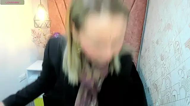 Cute Issa_Milf__ from StripChat Issa_Milf__ from StripChat