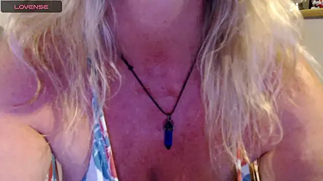 JennaDeluxe on StripChat 