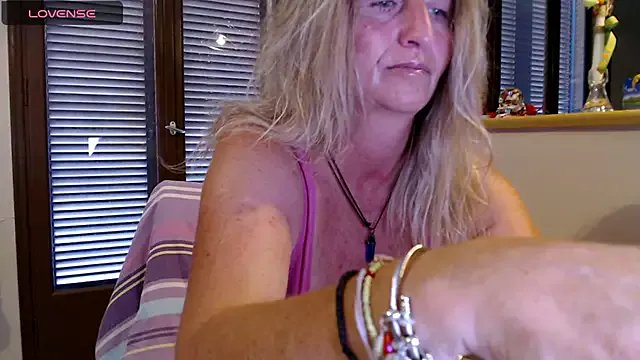 JennaDeluxe on StripChat 