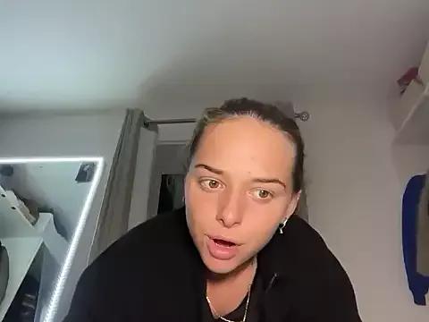 KayleeBella from StripChat