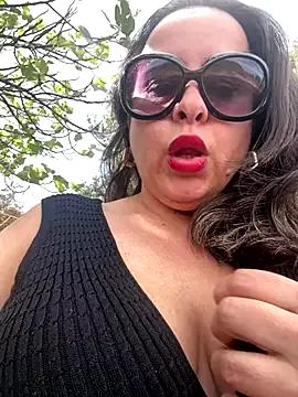 Masturbate to slutty camwhore Laarti laarti from StripChat