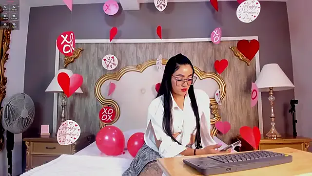 LauraBellinni — Spank my ass