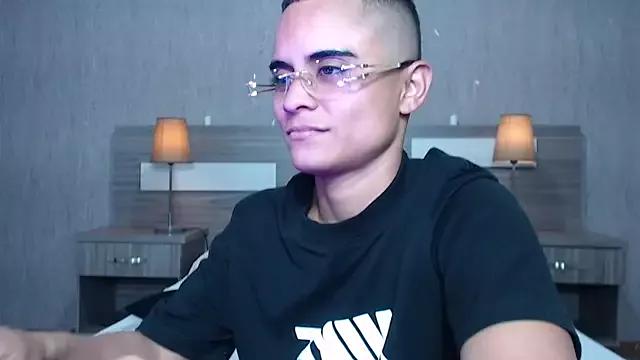 Liiamthompson on StripChat