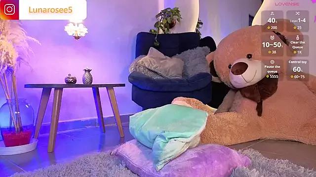Cute LunaRose5 from StripChat LunaRose5 from StripChat