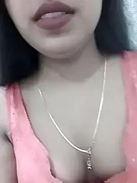 Maahhii_2 on StripChat 