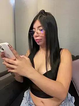 Maddy_Piink on StripChat 