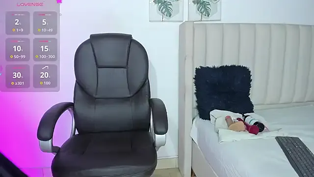 Marian_Boobs — show tits and bounce dildo 