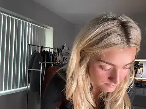 Freechat meggsworld on StripChat